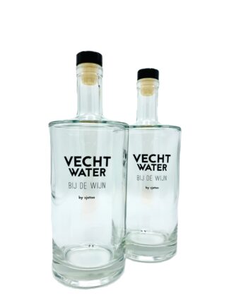 Vechtstreek water bij de wijn fles